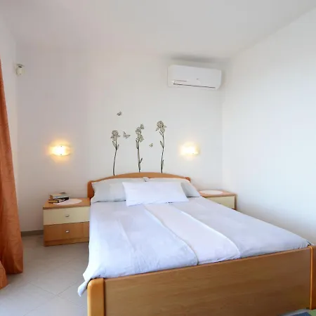 Galeb - Roz 104 By Interhome *