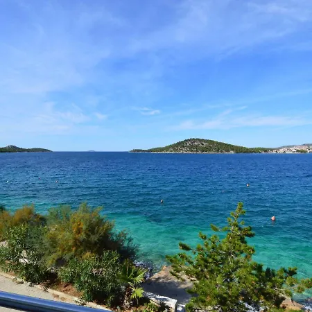 Galeb - Roz 104 By Interhome