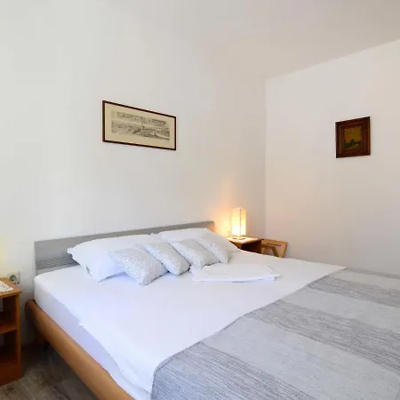 Galeb - Roz 104 By Interhome *
